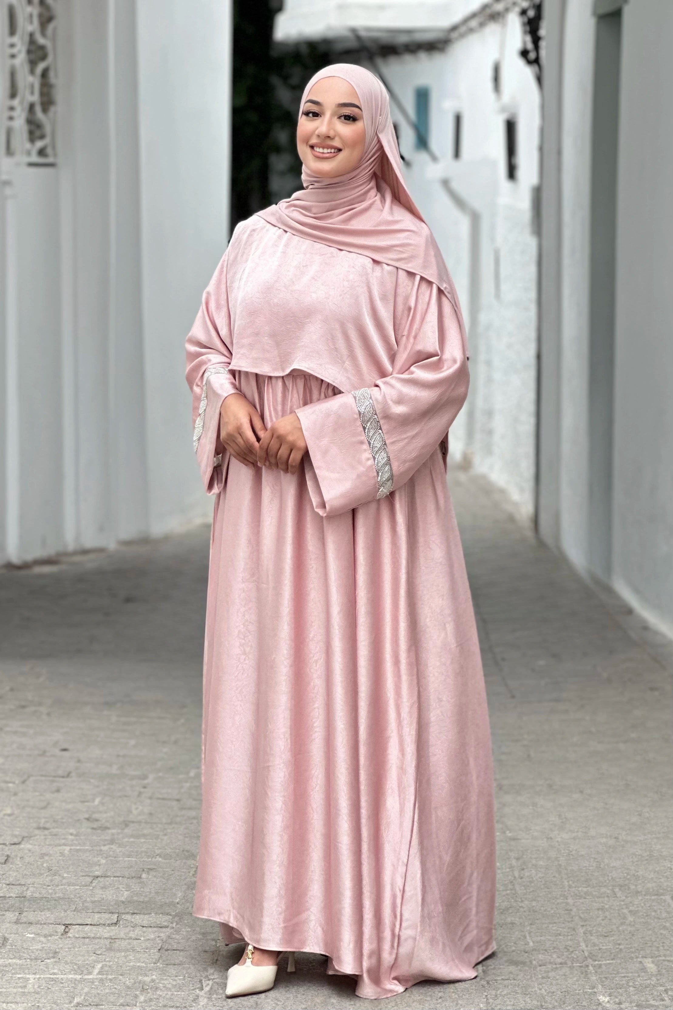 ABAYA MODERNE, AMPLE, ÉLÉGANTE & AU DESIGN MODESTE