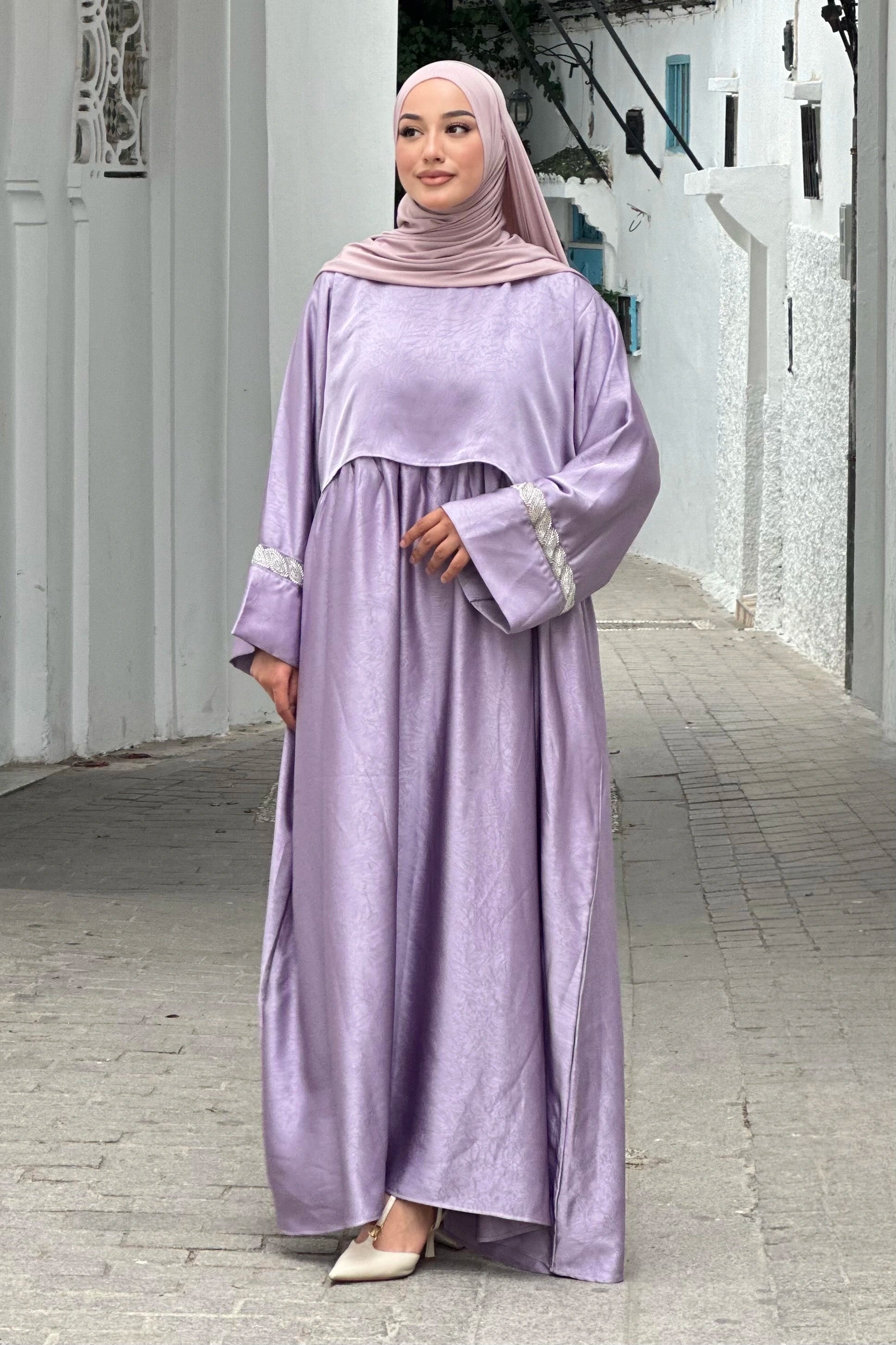 ABAYA MODERNE, AMPLE, ÉLÉGANTE & AU DESIGN MODESTE