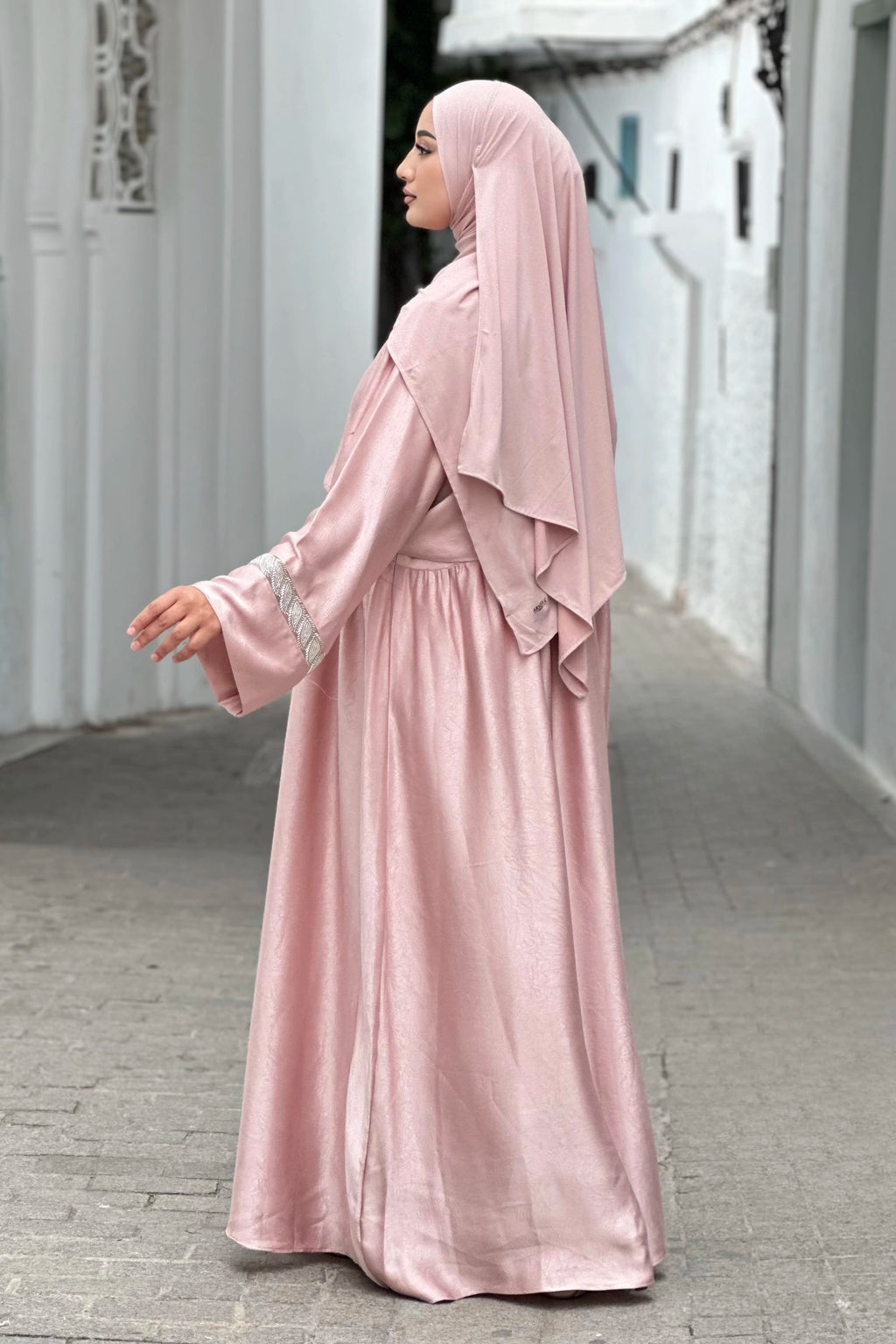 ABAYA MODERNE, AMPLE, ÉLÉGANTE & AU DESIGN MODESTE