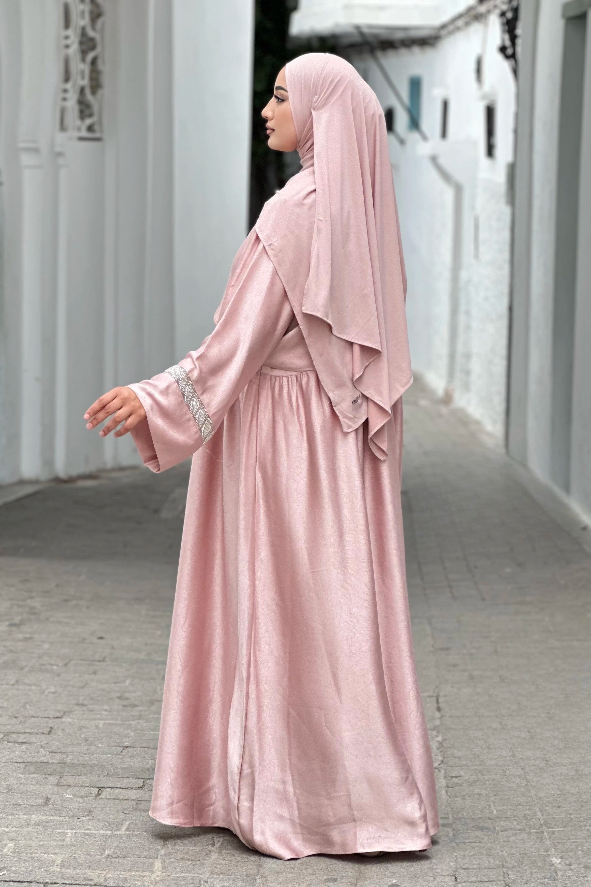 ABAYA MODERNE, AMPLE, ÉLÉGANTE & AU DESIGN MODESTE